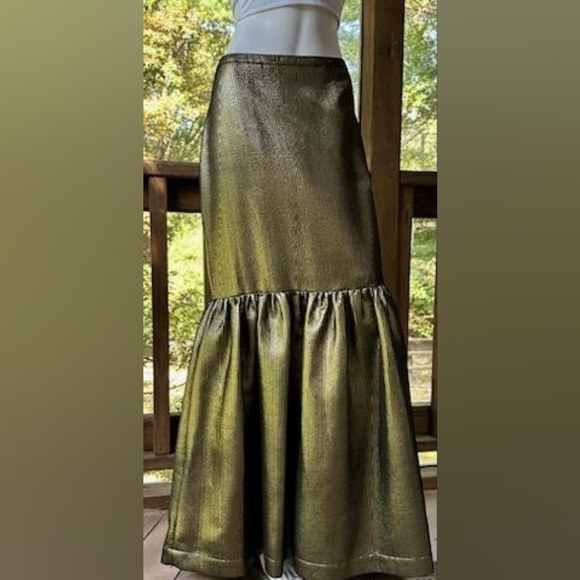 BCBG Maxazra Skirt Set - Picture 6 of 8